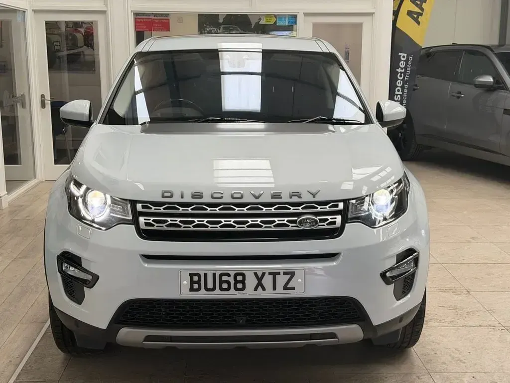 Used Land Rover Discovery 5 HSE 180 HP (132 kW) 2018 White SUV