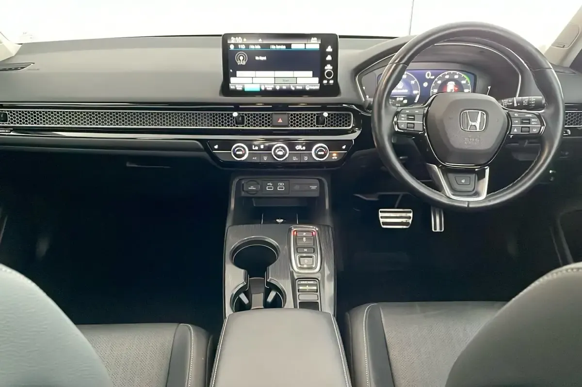 Käytetty Honda Civic Advance 184 HP (135 kW) 2023 Valkoinen Viistoperä
