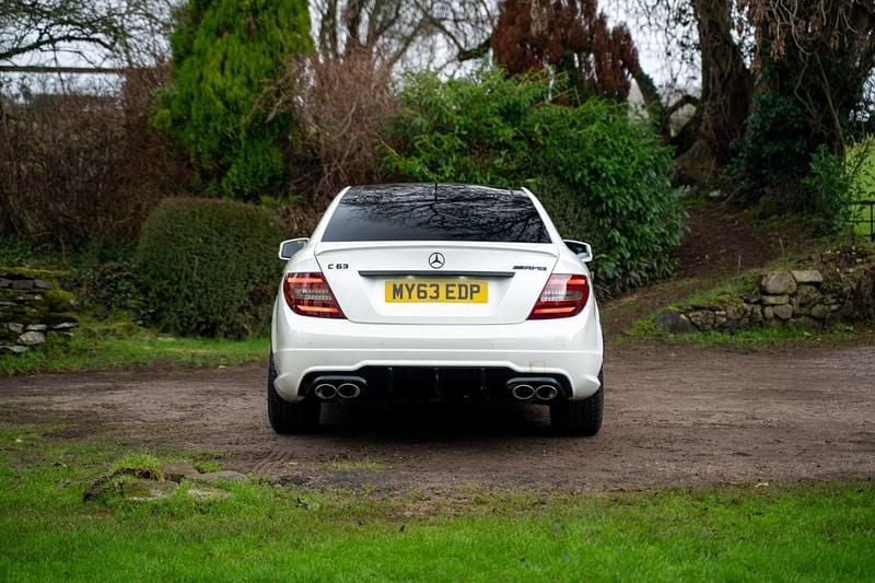 Used Mercedes C63 AMG 486 HP (357 kW) 2013 White Coupe