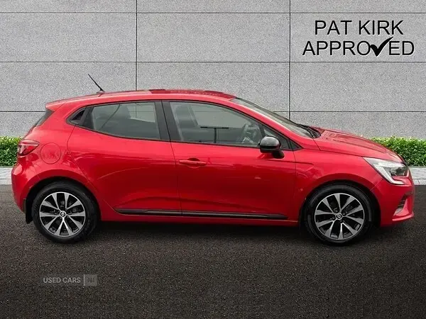 Used Renault Clio V Evolution 90 HP (66 kW) 2023 Red Hatchback