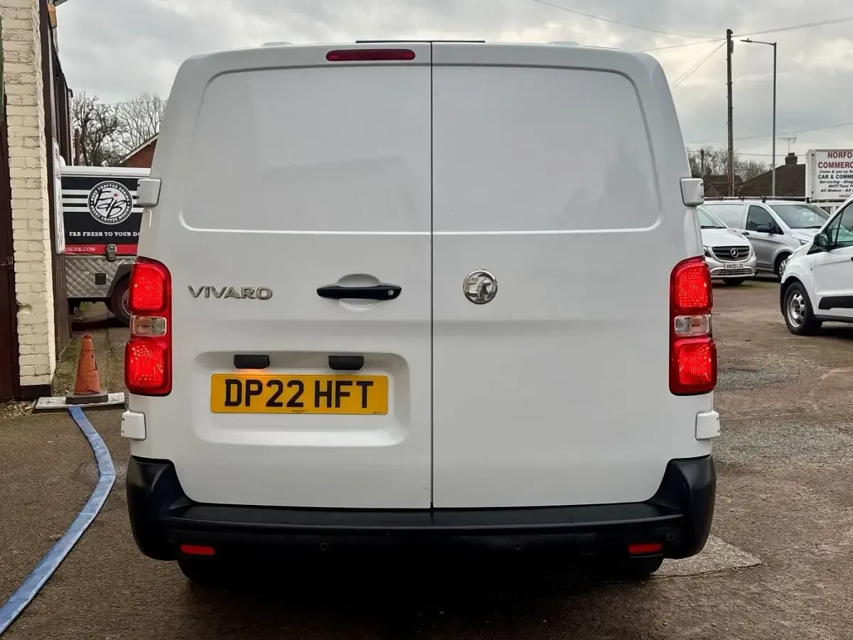 Used Vauxhall Vivaro 100 HP (73 kW) 2022 White MPV