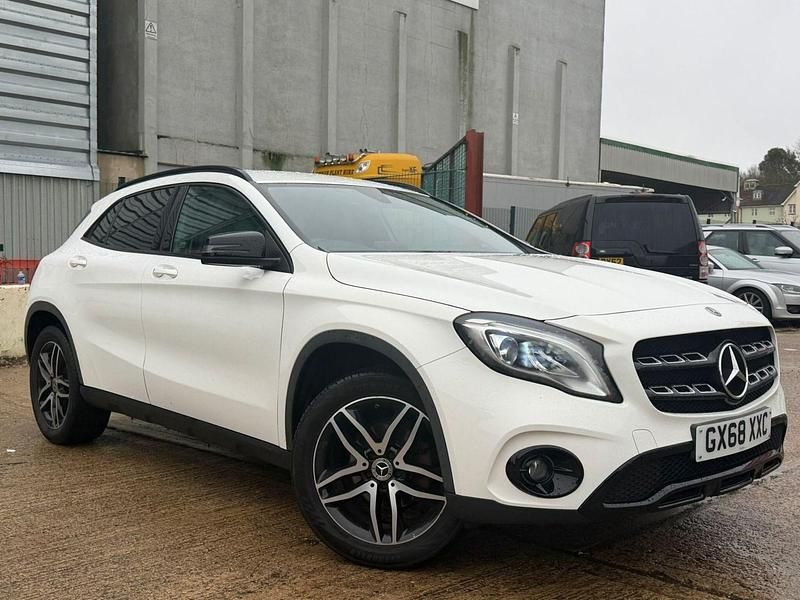 Used Mercedes GLA180 Urban 122 HP (89 kW) 2018 White SUV
