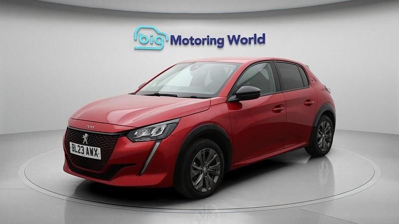 Used Peugeot e-208 Allure+ 100 kW (136 HP) 2023 Hatchback