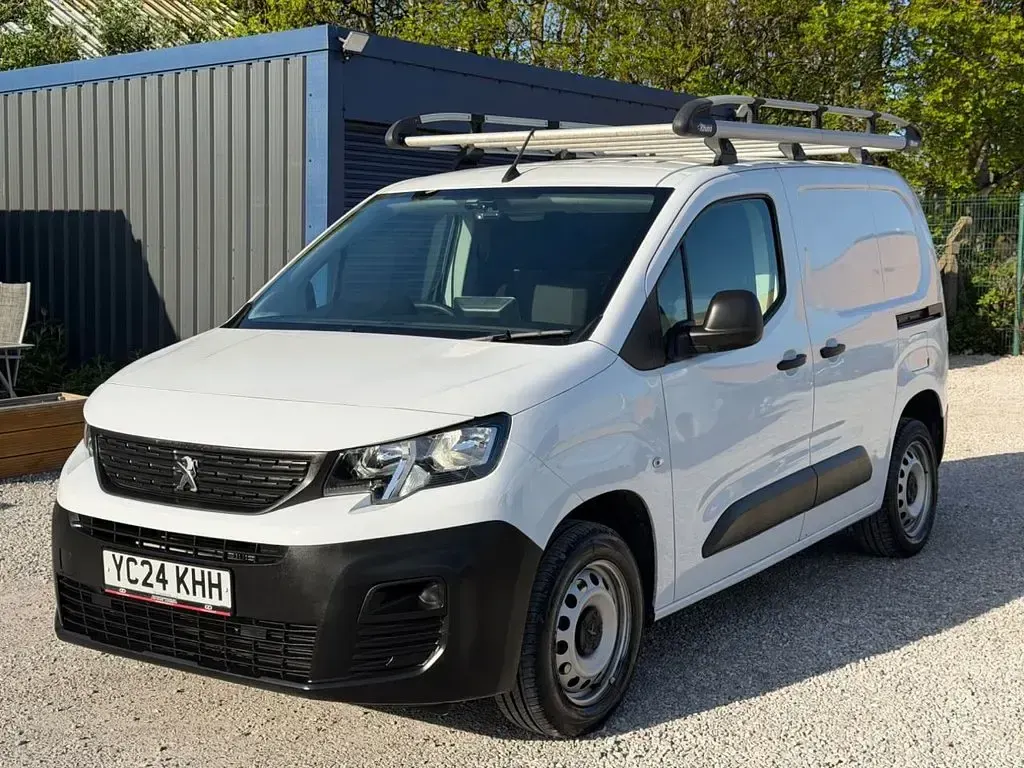 Used Peugeot Partner Premium 131 HP (96 kW) 2024 White MPV