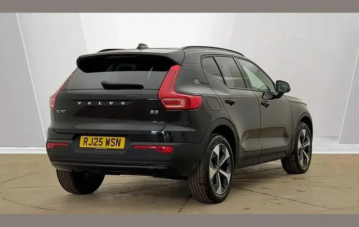 Used Volvo XC40 Plus 161 HP (118 kW) 2025 Black SUV