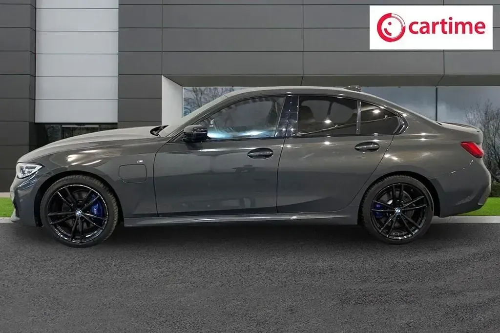 Usado BMW 330e M Sport 2020 Cinzento Sedan