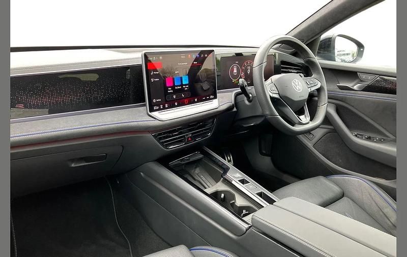 Used VW Passat R-line 150 HP (110 kW) 2024 Blue Estate