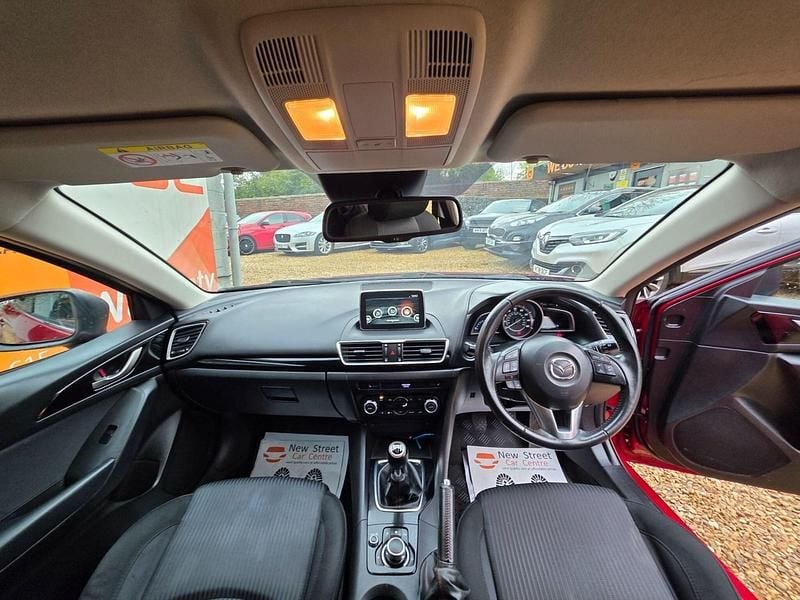 Usado Mazda 3 165 HP (121 kW) 2015 Vermelho Citadino