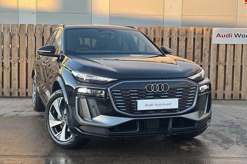 Mythos black metallic Used 2024 Audi Q6 e-tron S-Line SUV | £55,990 (Good price) - Image 1/4