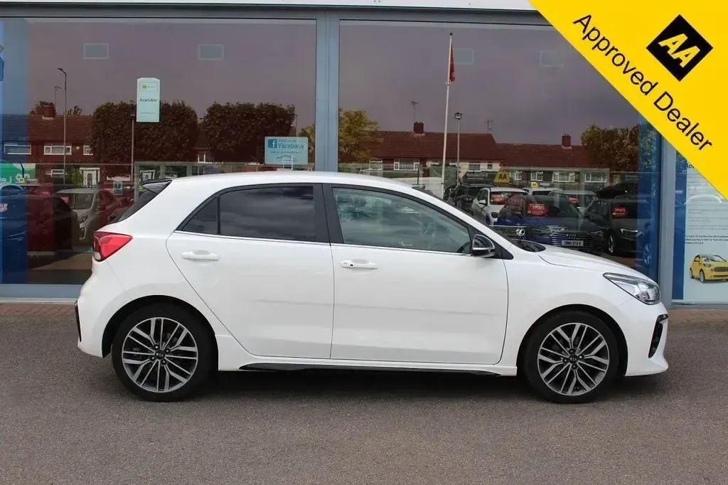 Used Kia Rio GT-Line S 118 HP (86 kW) 2019 White Hatchback