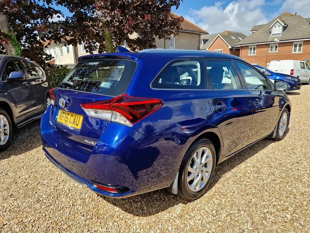 Used Toyota Auris Business Edition 112 HP (82 kW) 2015 Blue Estate
