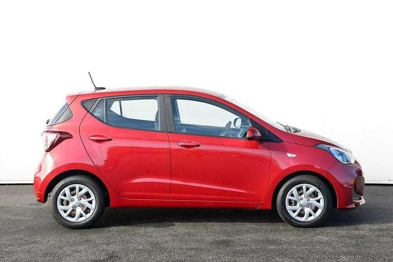 Used Hyundai i10 SE 87 HP (63 kW) 2018 Red Hatchback