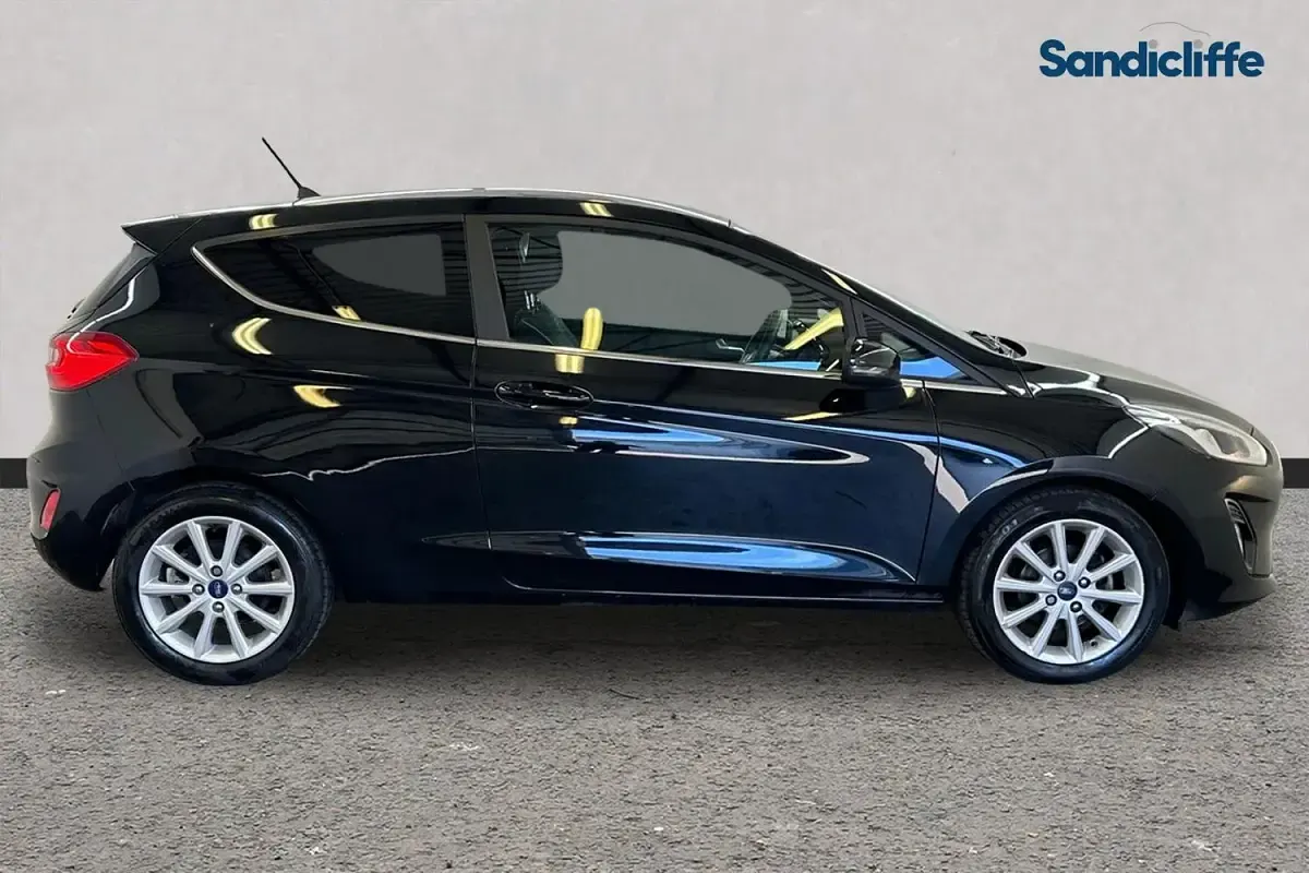 Used Ford Fiesta Titanium 125 HP (91 kW) 2018 Black Hatchback