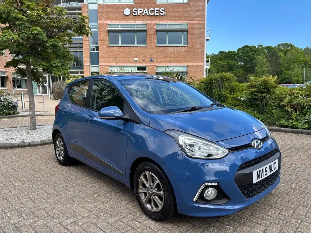 Used Hyundai i10 Premium 87 HP (63 kW) 2015 Blue Hatchback