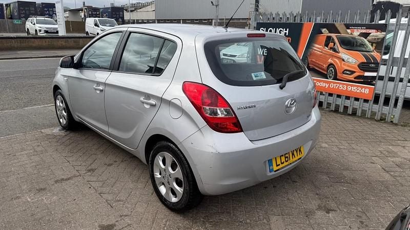 Used Hyundai i20 Comfort 77 HP (56 kW) 2011 Silver Hatchback