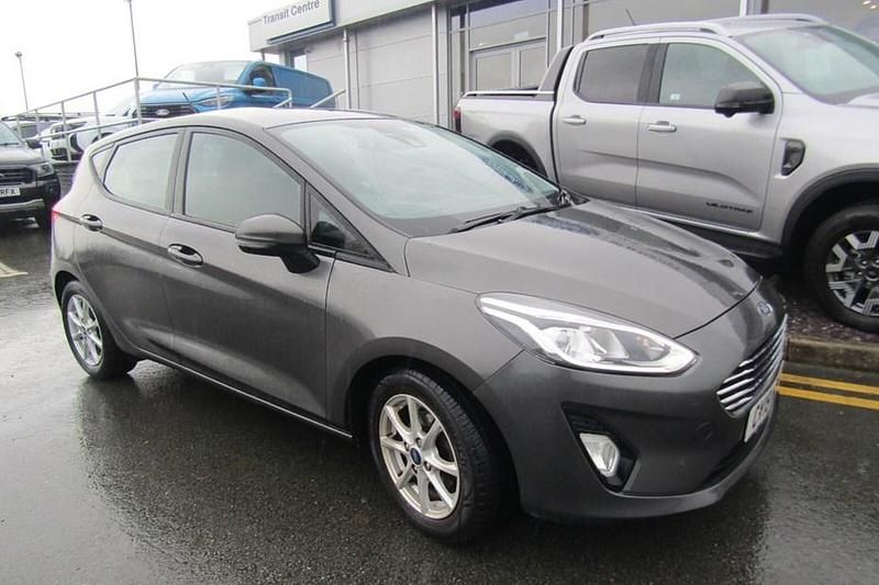Used Ford Fiesta Zetec 100 HP (73 kW) 2019 Magnetic grey Hatchback