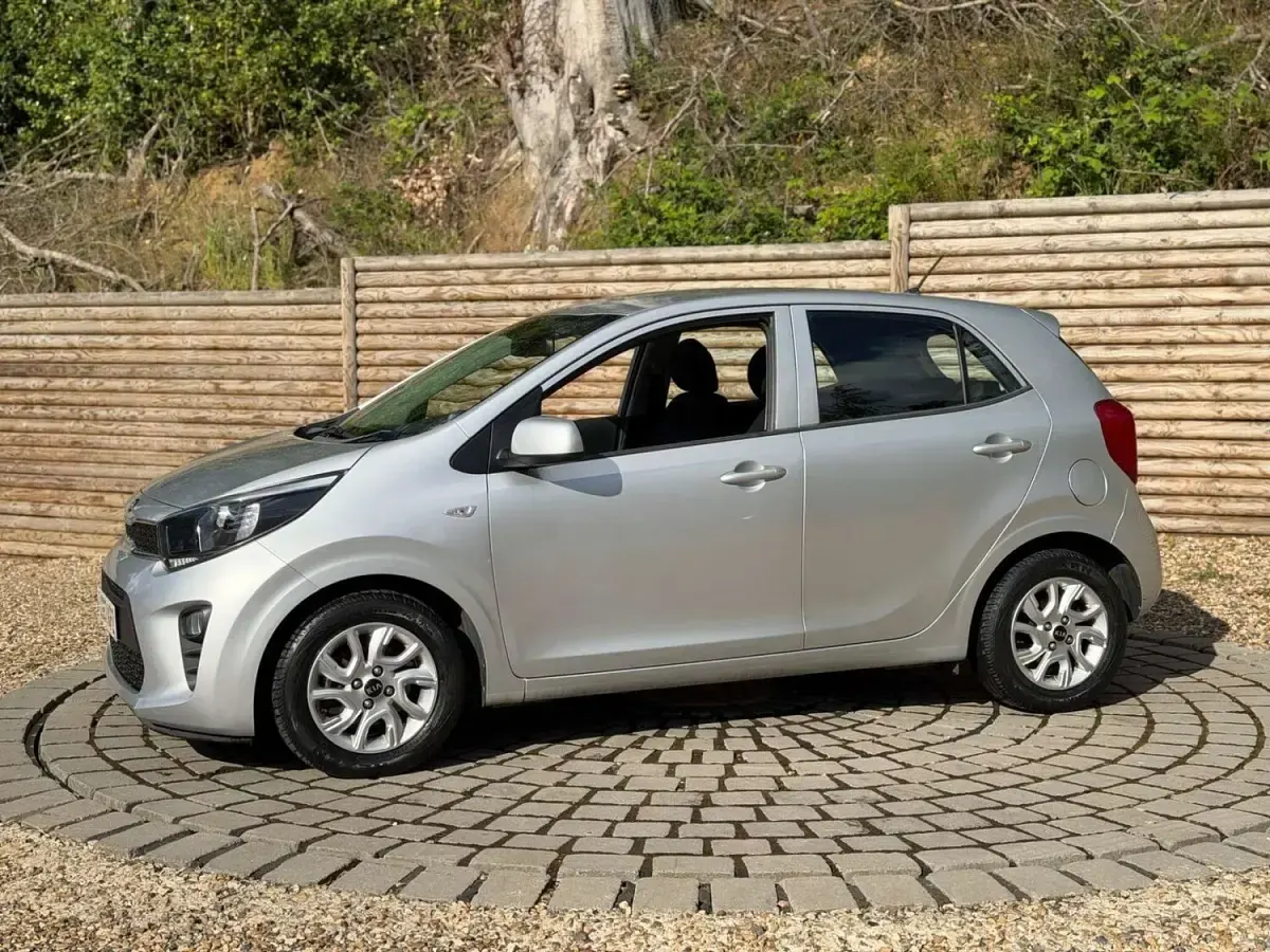 Used Kia Picanto 83 HP (61 kW) 2017 Silver Hatchback