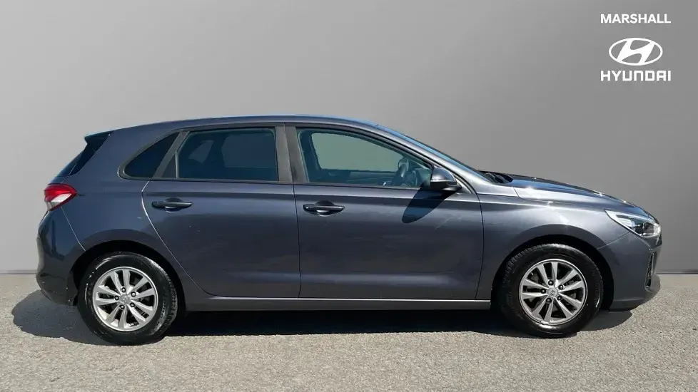 Used Hyundai i30 120 HP (88 kW) 2018 Micron grey Hatchback