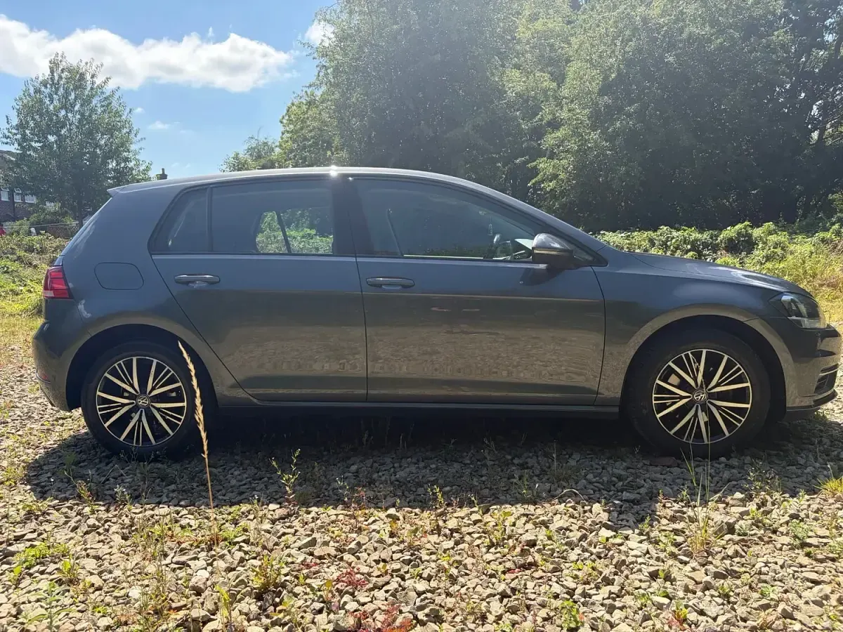 Used VW Golf VII SE 115 HP (84 kW) 2018 Grey Hatchback