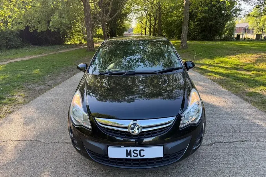 Usado Vauxhall Corsa 85 HP (62 kW) 2013 Preto Citadino