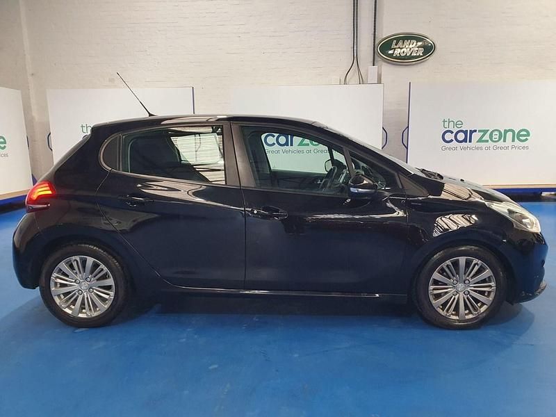 Used Peugeot 208 Signature Sky 2018 Black Hatchback