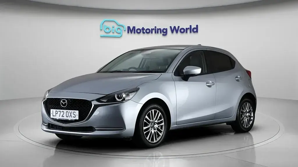 Usado Mazda 2 Inclusive 90 HP (66 kW) 2023 Prateado Citadino
