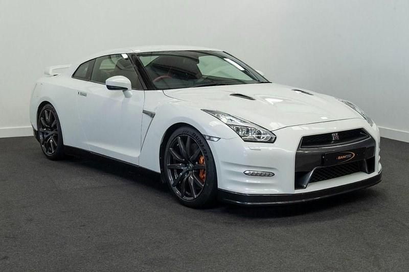 Used Nissan GT-R Recaro 550 HP (404 kW) 2016 White Coupe