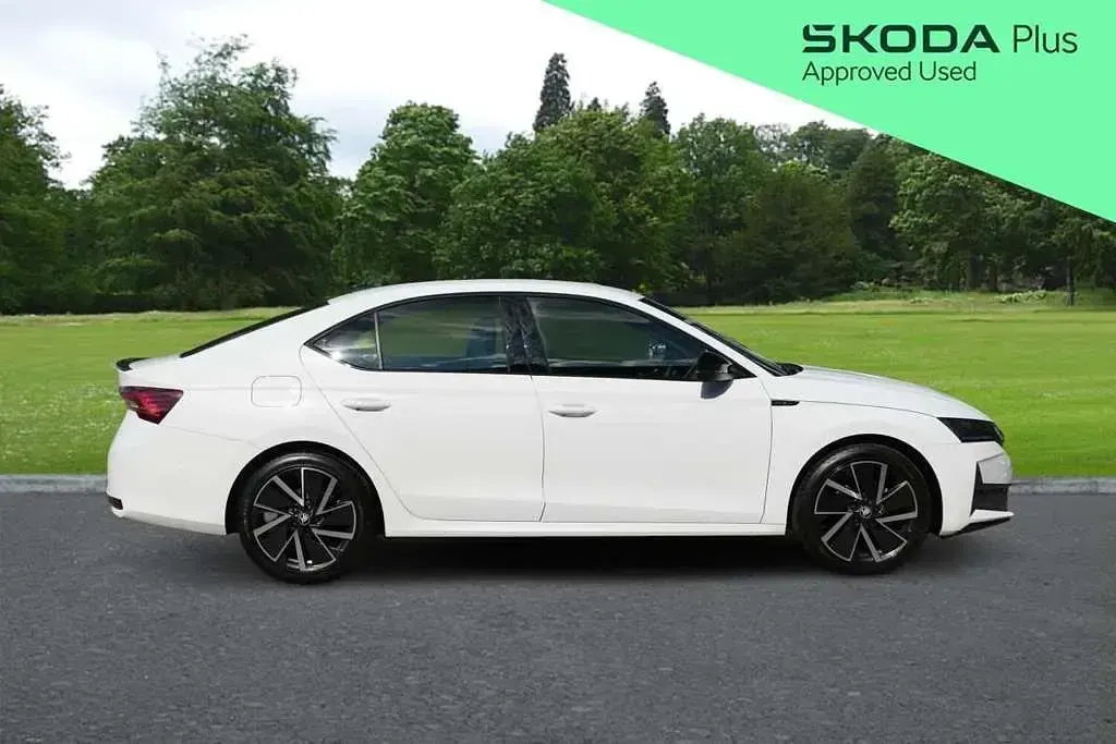 Used Skoda Octavia SportLine 150 HP (110 kW) 2026 White Hatchback