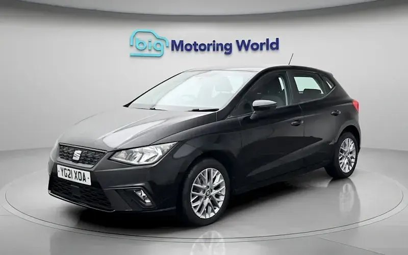 Usado Seat Ibiza SE Technology 95 CV (69 kW) 2021 Negro Utilitario