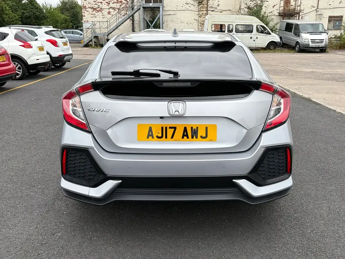 Used Honda Civic EX 126 HP (92 kW) 2018 Silver Hatchback