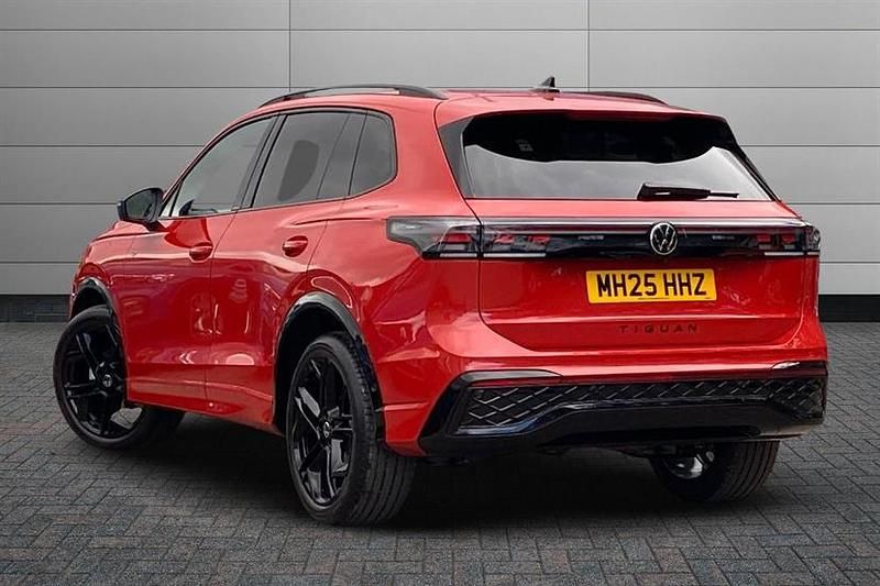 Used VW Tiguan R-line 150 HP (110 kW) 2025 Persimmon red SUV