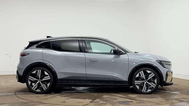 Begagnad Renault Megane E-Tech 160 kW (218 HK) 2023 Halvkombi