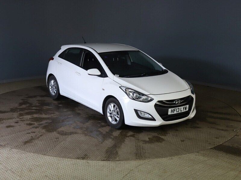 White Used 2013 Hyundai i30 Active Hatchback | £4,995 (Fair price) - Image 1/4
