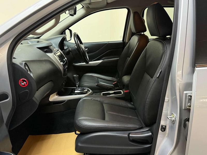 Used Nissan Navara Tekna 190 HP (139 kW) 2019 Silver Pickup