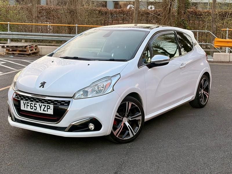 Used Peugeot 208 Prestige 208 HP (152 kW) 2016 White Hatchback