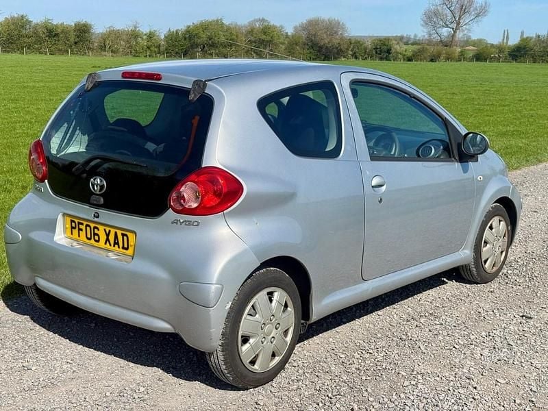 Used Toyota Aygo 67 HP (49 kW) 2006 Silver Hatchback