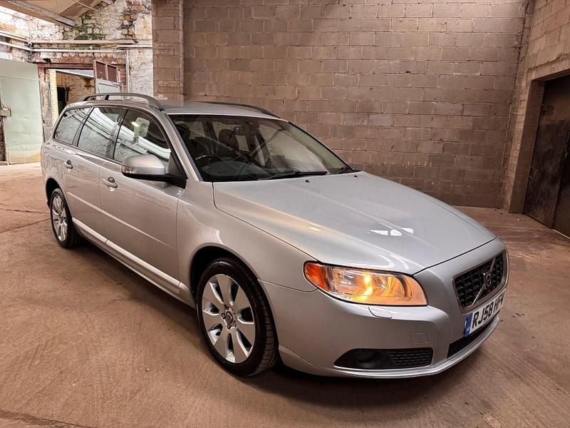 Używany Volvo V70 SE 2008 Srebrny Kombi