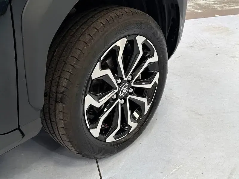 Used Toyota Yaris Hybrid Design 2022 Black Estate