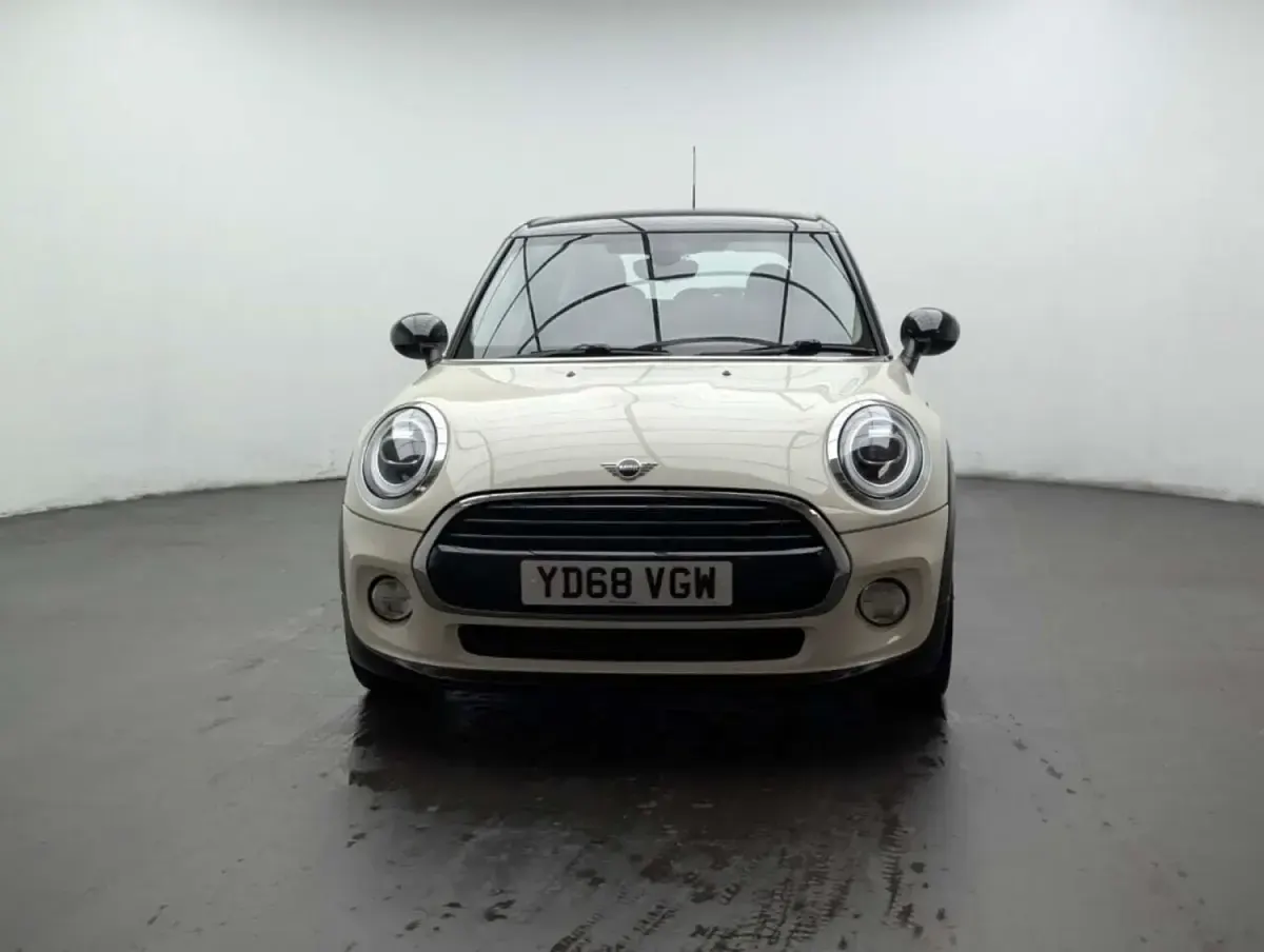 Usado Mini Cooper Classic 136 HP (100 kW) 2019 Branco Citadino
