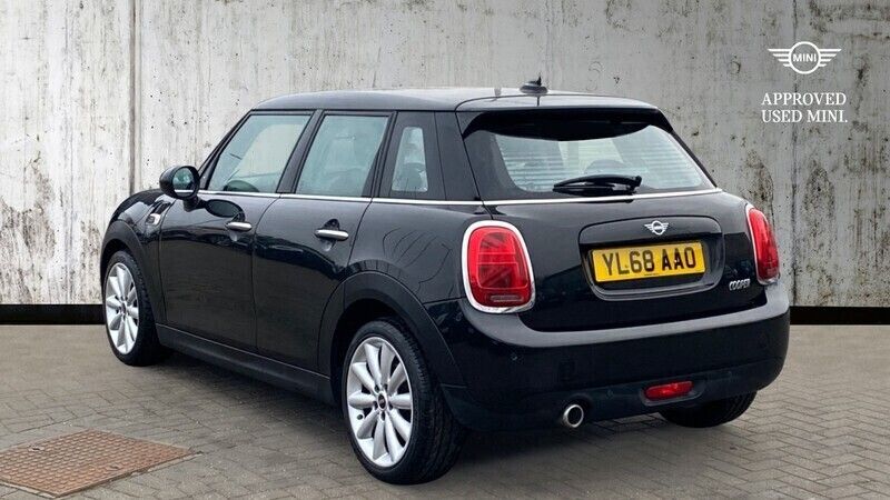 Used Mini Cooper Classic 136 HP (100 kW) 2018 Black Hatchback