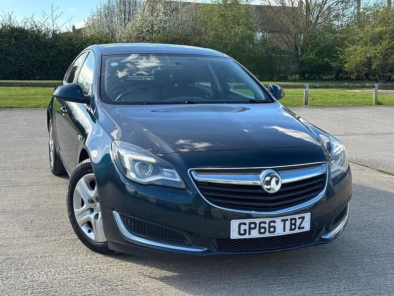Used Vauxhall Insignia Design Edition 136 HP (100 kW) 2017 Green Hatchback