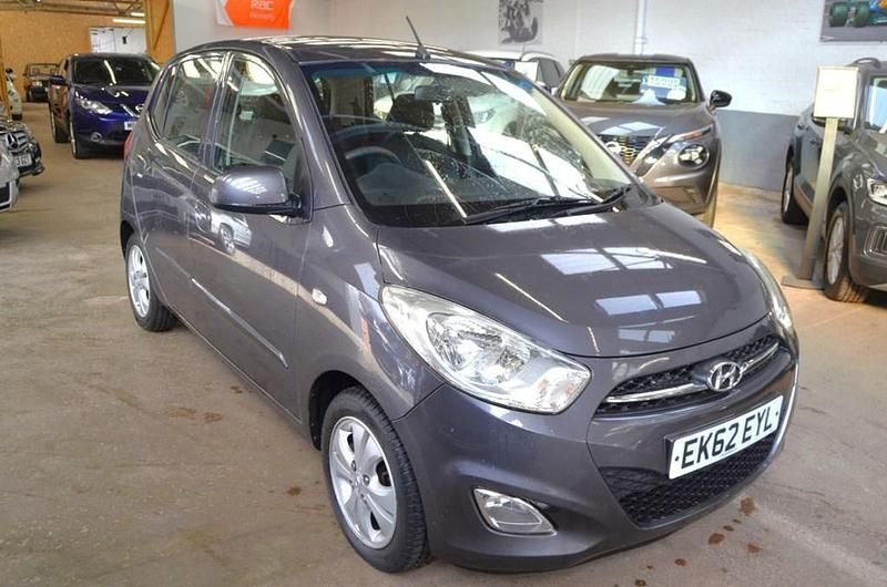 Usado Hyundai i10 Active 85 HP (62 kW) 2012 Cinzento Citadino