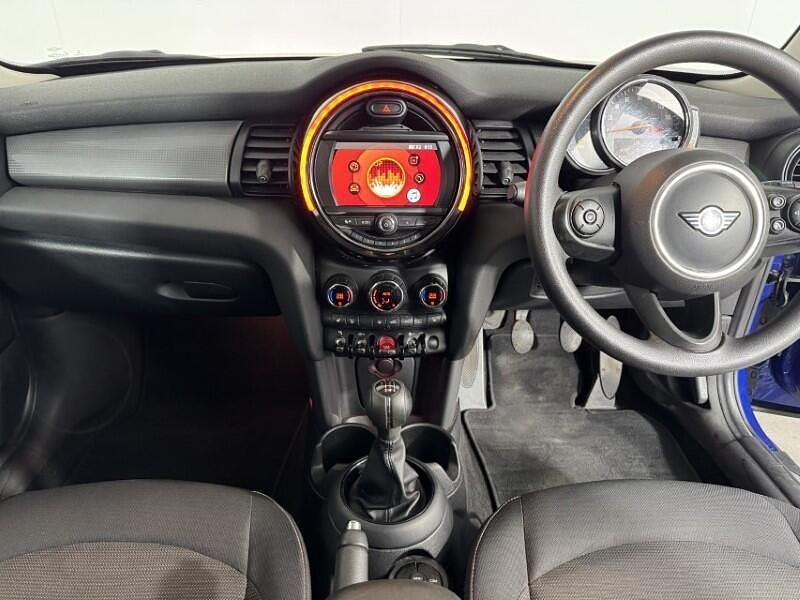 Used Mini Cooper Classic 134 HP (98 kW) 2019 Blue Hatchback