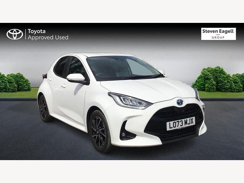White Used 2023 Toyota Yaris Hybrid Design Hatchback | £18,268 (Fair price) - Image 1/3