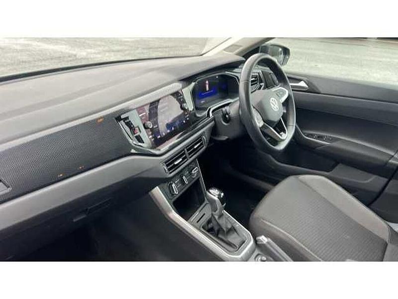 Used VW Polo Life 95 HP (69 kW) 2024 Black Hatchback