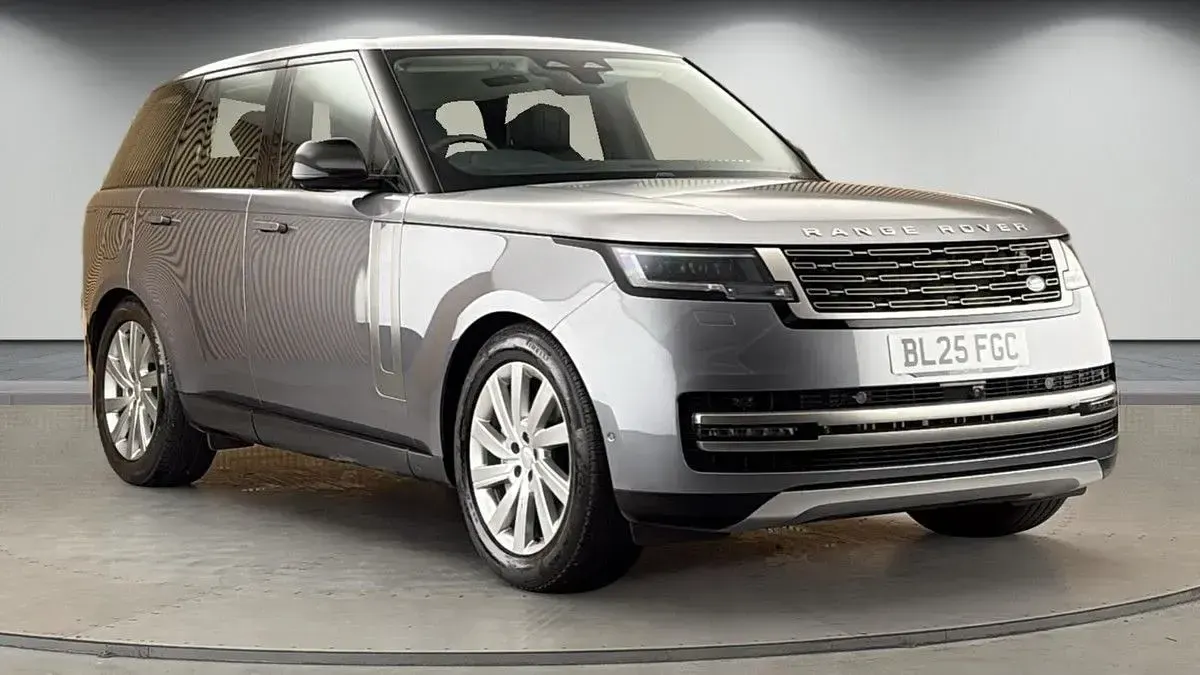 Used Land Rover Range Rover SE 300 HP (220 kW) 2025 SUV