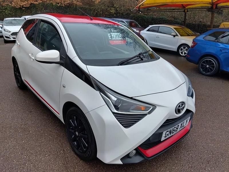 Used Toyota Aygo x-press 2018 White Hatchback