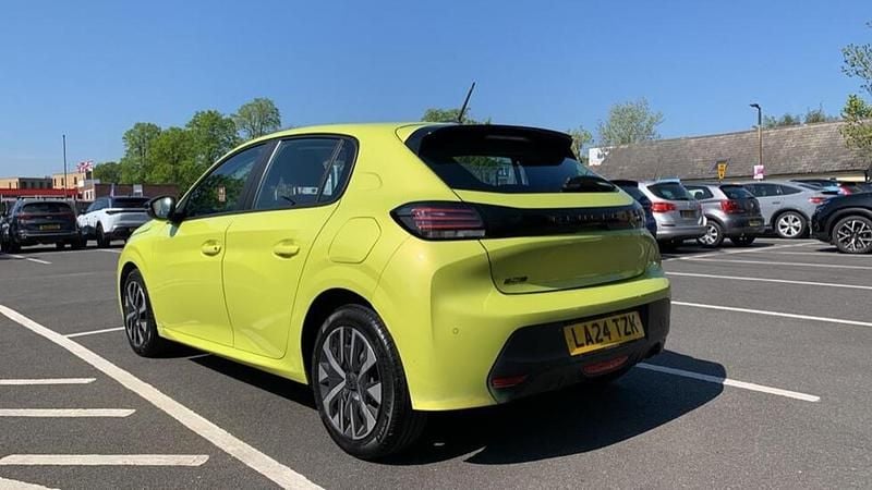 Używany Peugeot 208 Active 74 KM (54 kW) 2024 Żółty Hatchback