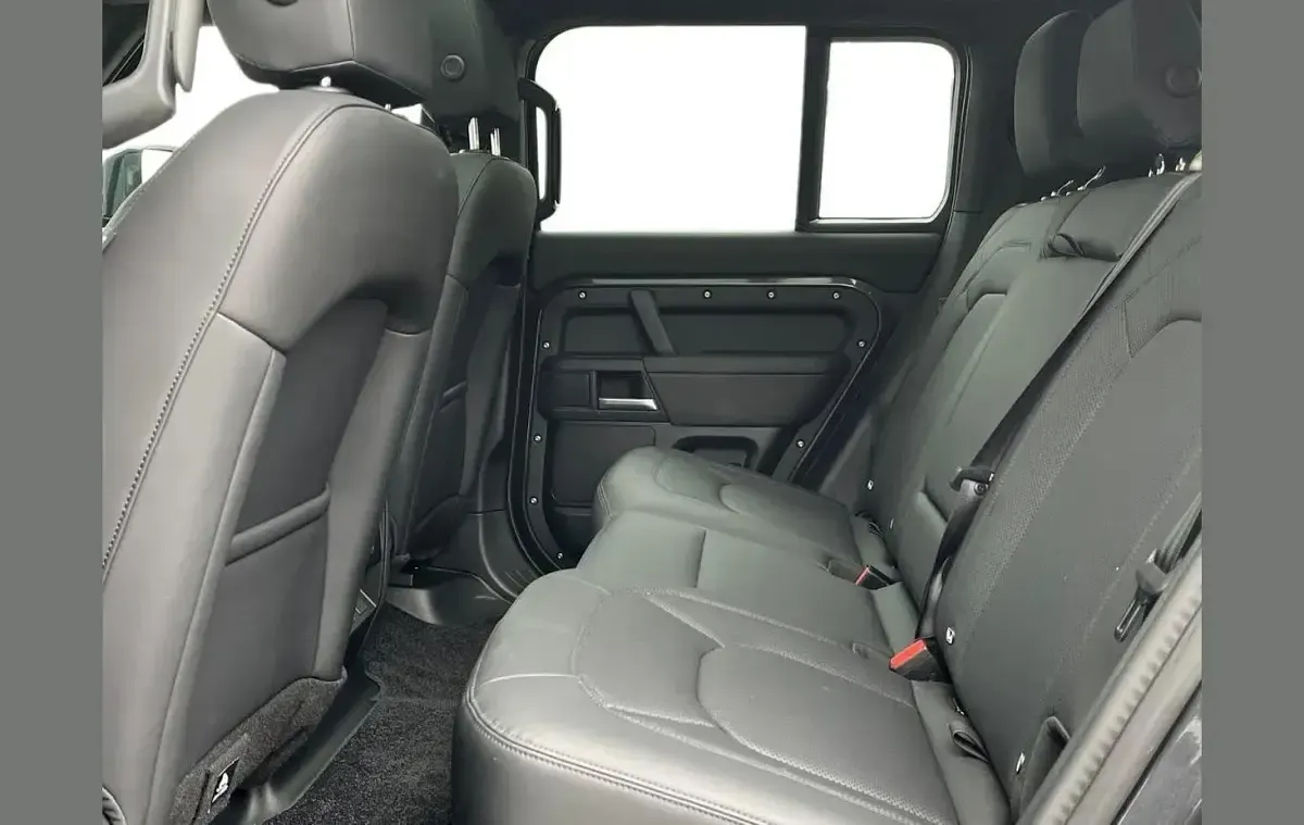 Used Land Rover Defender SE Dynamic 245 HP (180 kW) 2025 Grey SUV