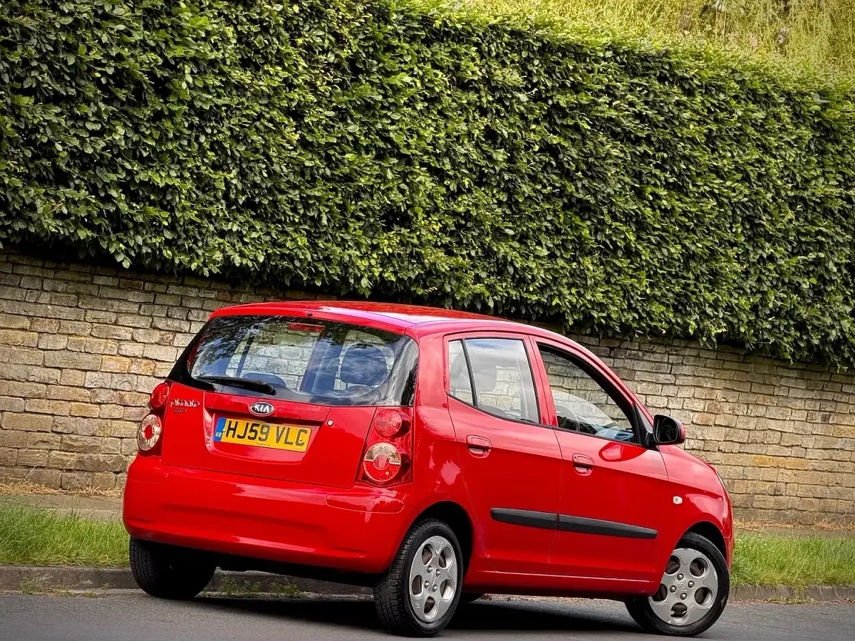 Used Kia Picanto 64 HP (47 kW) 2009 Red Hatchback